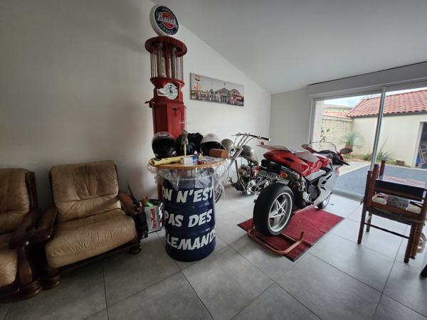 Luçon (85400) Maison en pierre rénovée avec studio indépendant, piscine et grand garage