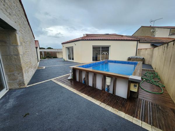 Luçon (85400) Maison en pierre rénovée avec studio indépendant, piscine et grand garage