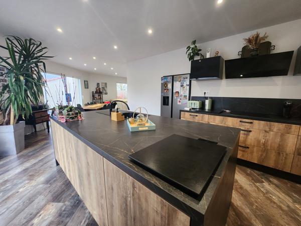 Luçon (85400) Maison en pierre rénovée avec studio indépendant, piscine et grand garage