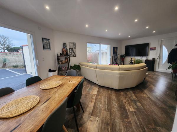 Luçon (85400) Maison en pierre rénovée avec studio indépendant, piscine et grand garage