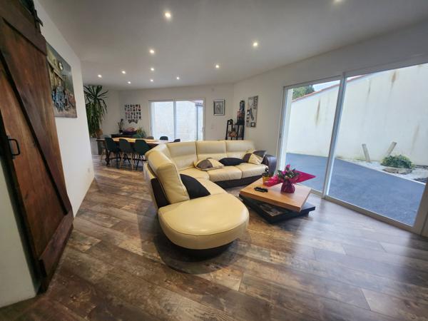 Luçon (85400) Maison en pierre rénovée avec studio indépendant, piscine et grand garage