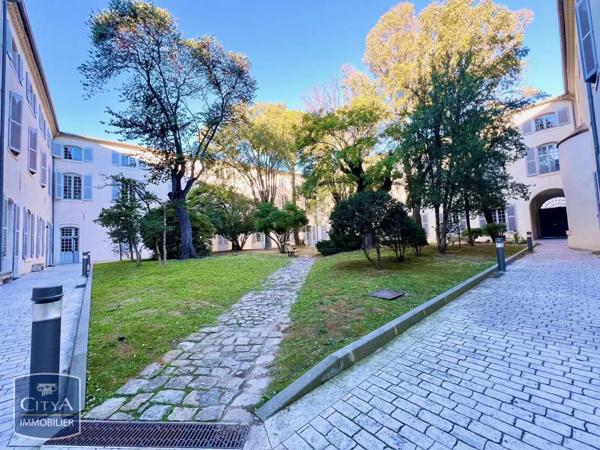 Appartement à louer 3 pièces 86.7m² Nîmes (30900)