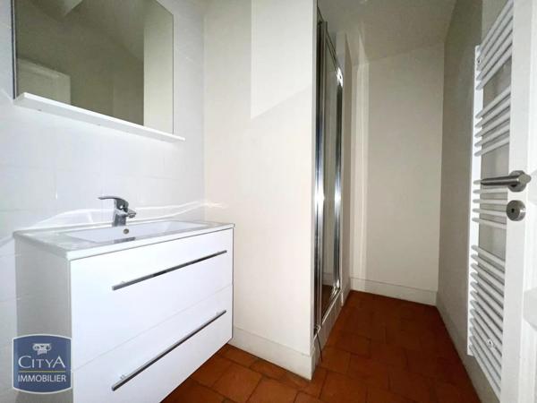 Appartement à louer 3 pièces 86.7m² Nîmes (30900)