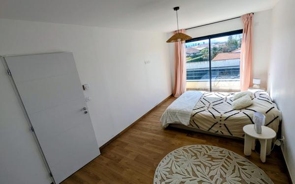 Maison à vendre    5 pièces • 140 m2 Mours-Saint-Eusèbe