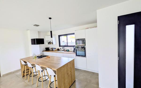 Maison à vendre    5 pièces • 140 m2 Mours-Saint-Eusèbe