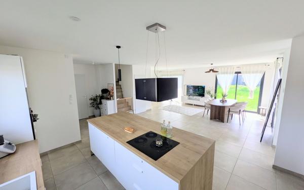 Maison à vendre    5 pièces • 140 m2 Mours-Saint-Eusèbe