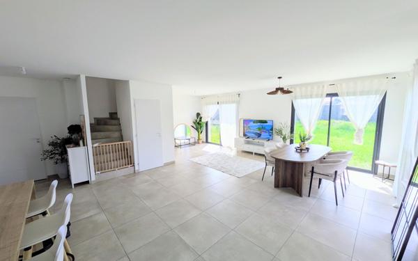 Maison à vendre    5 pièces • 140 m2 Mours-Saint-Eusèbe