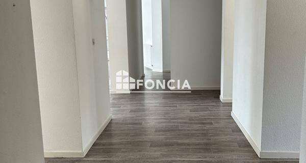 Location Appartement 4 pièces 143.86 m² - Roanne 42300