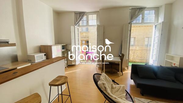 VIEUX BORDEAUX , À DEUX PAS DE LA GROSSE CLOCHE: T2 MEUBLÉ DE 43m2 AVEC DEUX BALCONS!