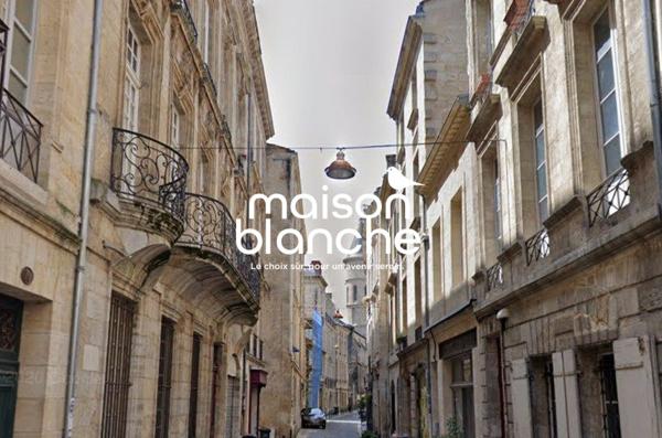 VIEUX BORDEAUX , À DEUX PAS DE LA GROSSE CLOCHE: T2 MEUBLÉ DE 43m2 AVEC DEUX BALCONS!