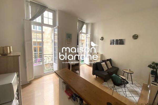 VIEUX BORDEAUX , À DEUX PAS DE LA GROSSE CLOCHE: T2 MEUBLÉ DE 43m2 AVEC DEUX BALCONS!