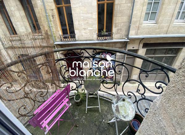 VIEUX BORDEAUX , À DEUX PAS DE LA GROSSE CLOCHE: T2 MEUBLÉ DE 43m2 AVEC DEUX BALCONS!
