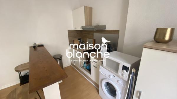 VIEUX BORDEAUX , À DEUX PAS DE LA GROSSE CLOCHE: T2 MEUBLÉ DE 43m2 AVEC DEUX BALCONS!