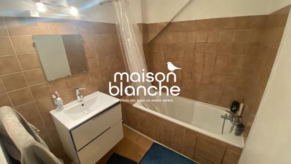 VIEUX BORDEAUX , À DEUX PAS DE LA GROSSE CLOCHE: T2 MEUBLÉ DE 43m2 AVEC DEUX BALCONS!