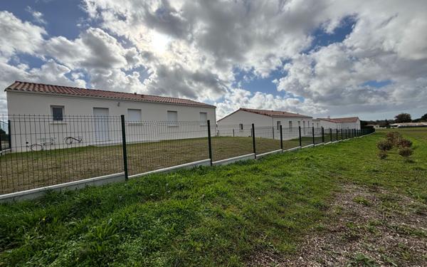 Maison à vendre    4 pièces •  Cravans