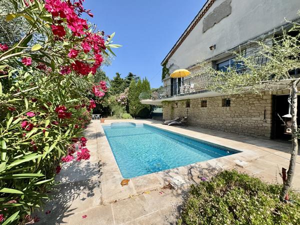 Maison familiale avec piscine - Villeneuve les Avignon