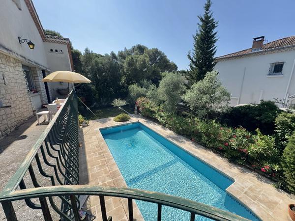 Maison familiale avec piscine - Villeneuve les Avignon
