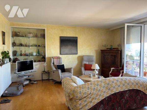APPARTEMENT 3 CHAMBRES AVEC BALCON