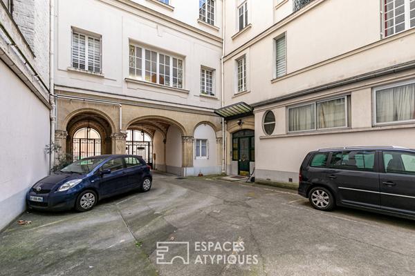 Étage noble traversant esprit loft avec balcon – Place Loulou Gasté