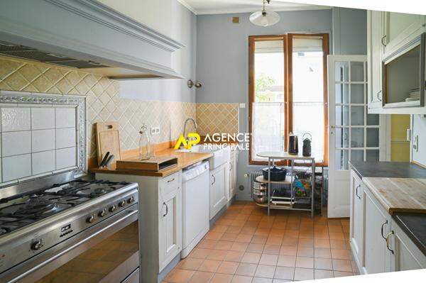 Sartrouville - La Plaine - Maison 9 pièces 140 m² sur 180 m² de parcelle. €549 000 ** - Référence 9454