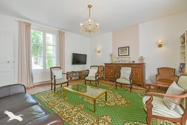 Maison 350 000 € Cour-Cheverny 8 p 201 m² DPE D