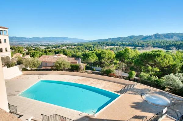 DOMAINE DE PONT ROYAL SECTEUR RESIDENTIEL APPARTEMENT climatisé DE 68 M2 DEUX CHAMBRES climatisées, terrasse, PISCINE