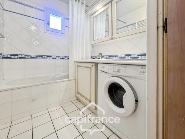 DOMAINE DE PONT ROYAL SECTEUR RESIDENTIEL APPARTEMENT climatisé DE 68 M2 DEUX CHAMBRES climatisées, terrasse, PISCINE