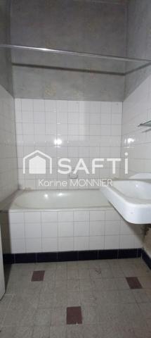 Très proche du centre-ville un appartement, garages et dépendances