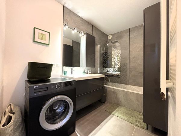 Magnifique duplex en dernier étage avec terrasses, jardin d'agrément et dépendances, entre ville et campagne