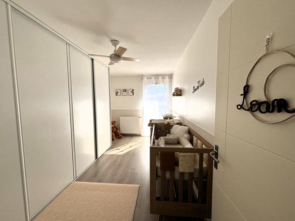 Magnifique duplex en dernier étage avec terrasses, jardin d'agrément et dépendances, entre ville et campagne