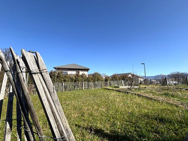 Magnifique duplex en dernier étage avec terrasses, jardin d'agrément et dépendances, entre ville et campagne