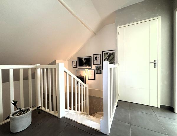 Magnifique duplex en dernier étage avec terrasses, jardin d'agrément et dépendances, entre ville et campagne