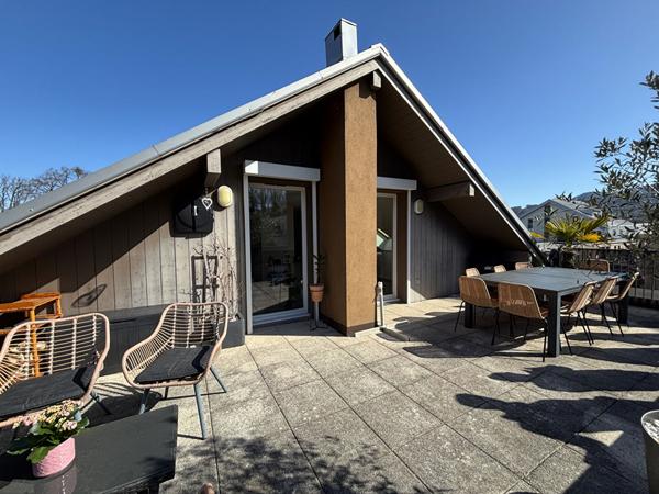 Magnifique duplex en dernier étage avec terrasses, jardin d'agrément et dépendances, entre ville et campagne