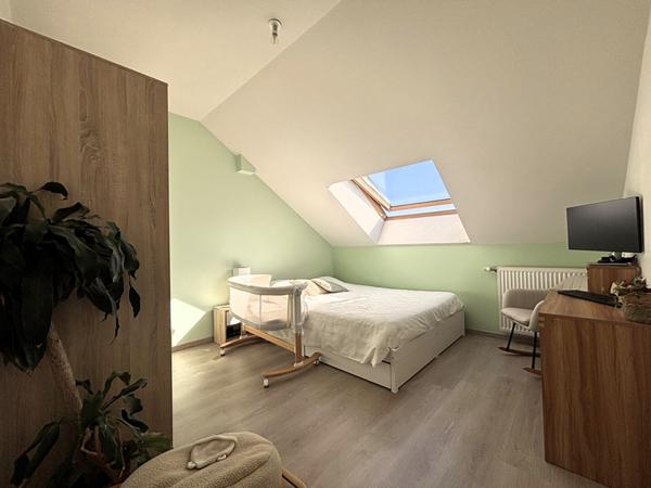 Magnifique duplex en dernier étage avec terrasses, jardin d'agrément et dépendances, entre ville et campagne