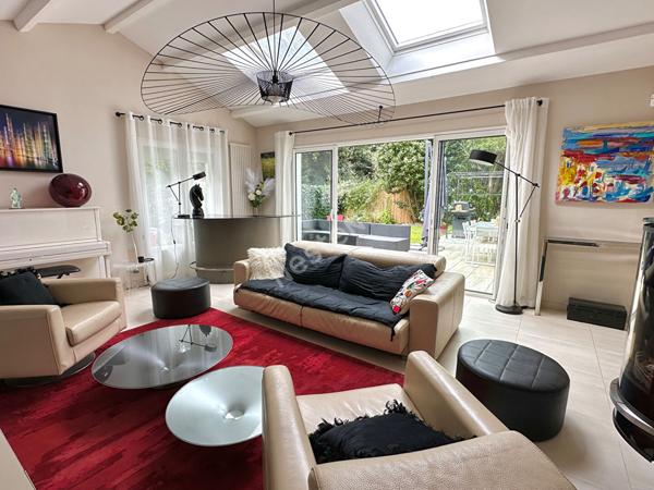 Orvault - Gaudinière : En VENTE ! Maison de 144 m² rénovée avec goût, 4 chambres, sur une parcelle de 402 m², beau jardin sans vis à vis. Maison coup de coeur !