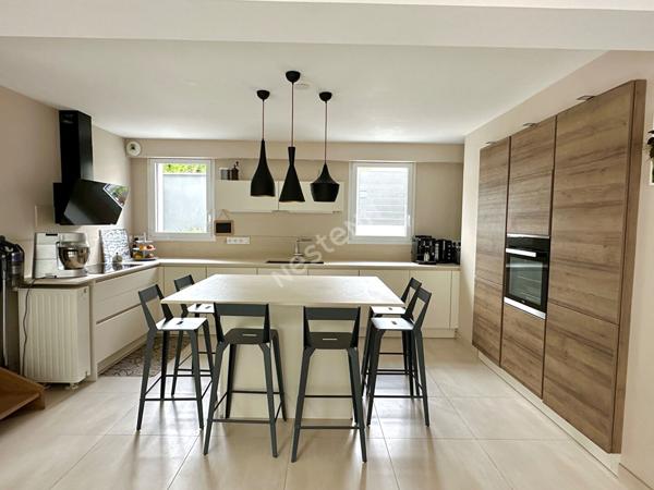 Orvault - Gaudinière : En VENTE ! Maison de 144 m² rénovée avec goût, 4 chambres, sur une parcelle de 402 m², beau jardin sans vis à vis. Maison coup de coeur !