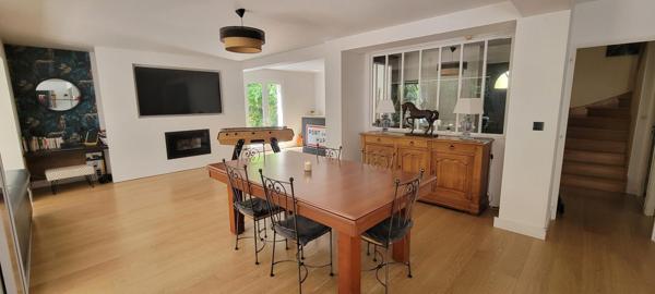À 5 minutes de Bayeux – Propriété familiale de charme avec dépendance en pierre, double garage et terrain de 2 000 m²