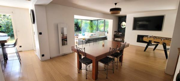 À 5 minutes de Bayeux – Propriété familiale de charme avec dépendance en pierre, double garage et terrain de 2 000 m²