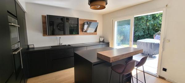 À 5 minutes de Bayeux – Propriété familiale de charme avec dépendance en pierre, double garage et terrain de 2 000 m²