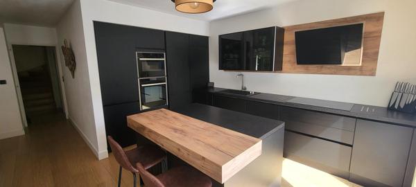 À 5 minutes de Bayeux – Propriété familiale de charme avec dépendance en pierre, double garage et terrain de 2 000 m²
