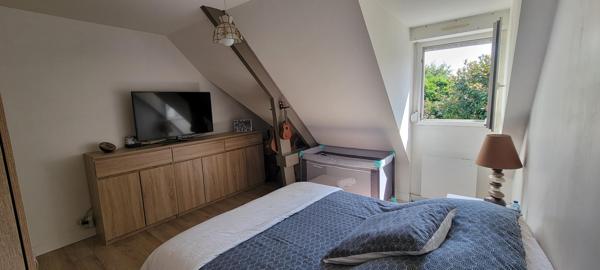 À 5 minutes de Bayeux – Propriété familiale de charme avec dépendance en pierre, double garage et terrain de 2 000 m²