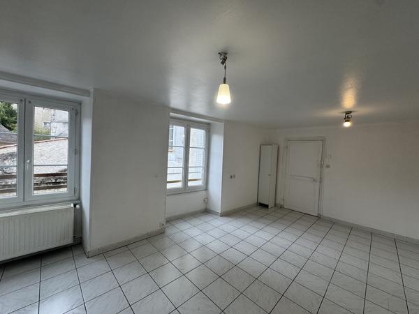 Très bel appartement de charme de plus de 68 m² en hyper-centre de Montmorillon