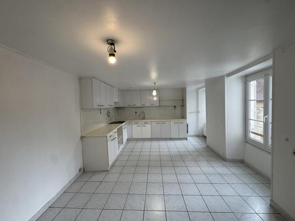 Très bel appartement de charme de plus de 68 m² en hyper-centre de Montmorillon