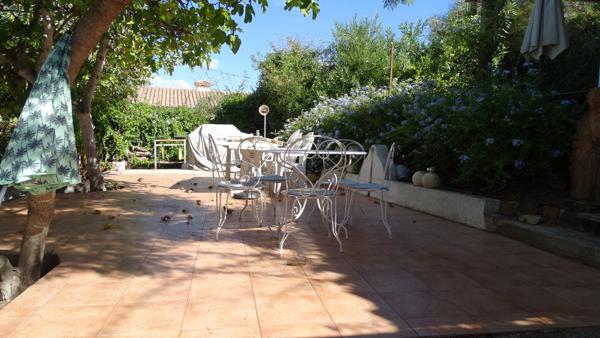 Proche SAGONE, Villa pied dans l'eau