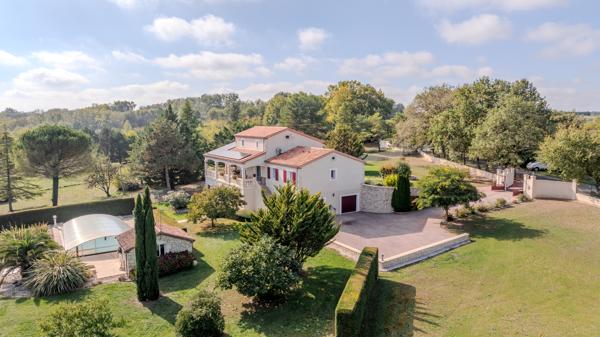 Belle maison familiale à la campagne avec piscine et grand jardin