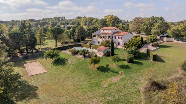 Belle maison familiale à la campagne avec piscine et grand jardin