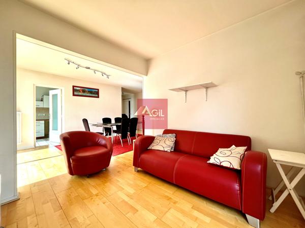 GRENOBLE - Avenue de Constantine : T4 au 8ème étage avec balcons et cave.
