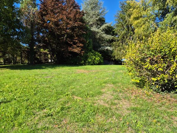 Superbe emplacement, 3000 m2, secteur calme, commerces et écoles en proximité