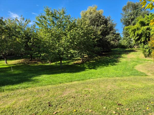 Superbe emplacement, 3000 m2, secteur calme, commerces et écoles en proximité