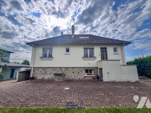 Située à deux pas du centre ville de Gouville sur mer et à seulement quelques minutes des plage...